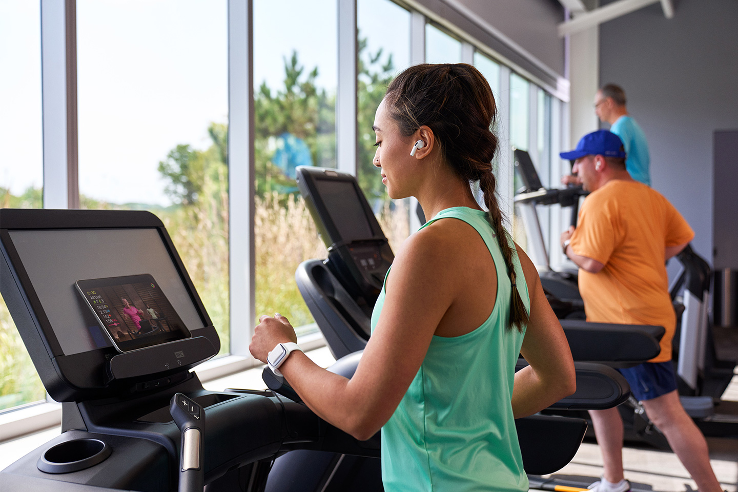hero-afp-af-members-treadmill-2x